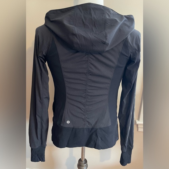 Lululemon In Flux Reversible Jacket - Picture 3 of 7